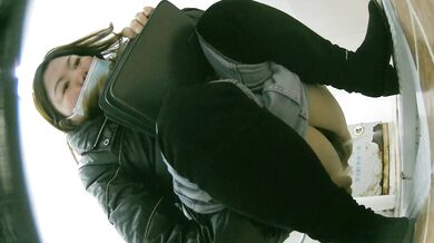 商场女厕全景偷拍多位美女少妇各种姿势嘘嘘 (7)