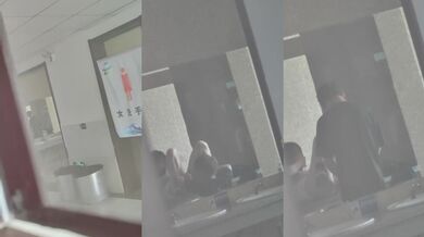 【某某门事件】第28弹 某情侣在男厕所的洗手台大战，先是一阵疯狂艹逼，然后男的疯狂舔逼，十分熟练！